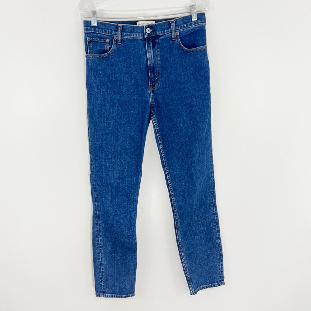 Abercrombie & Fitch The Skinny High Rise in Dark Wash Size 8 Long